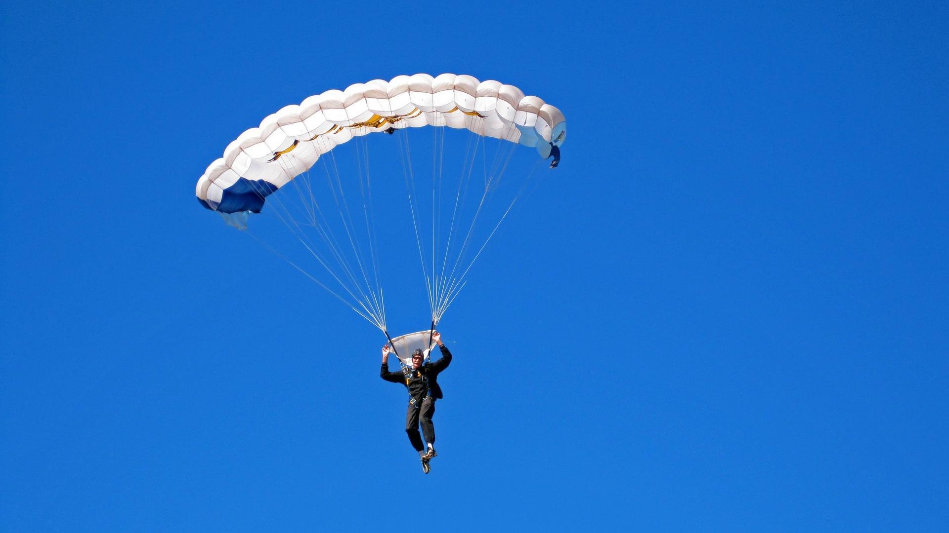 中国女篮通过热身赛调整状态完善配合，热搜榜中国女篮